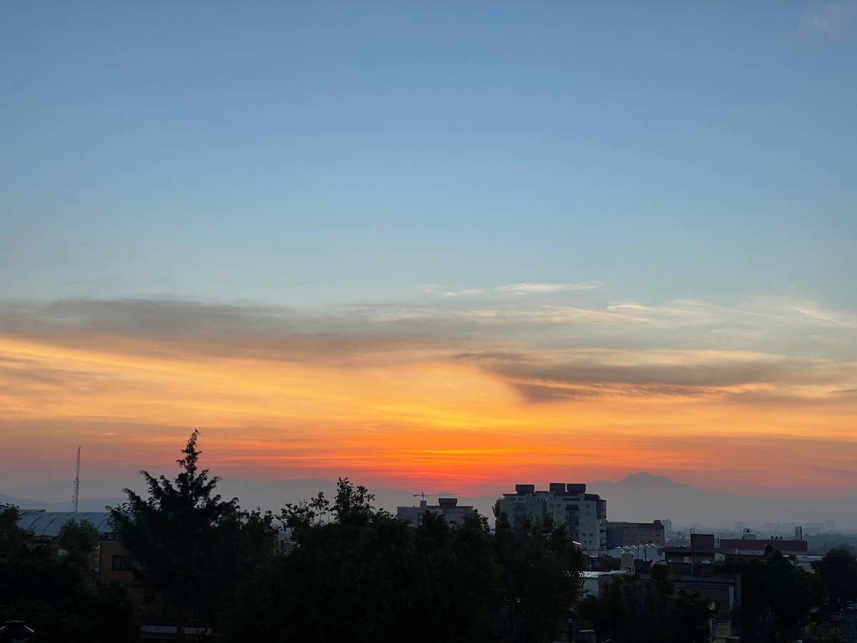 ☀️ 
Mágico Amanecer 
Saludos desde nuestro hermoso Valle  de México  

Tlalnepantla de Baz, Estado de México 
#ClimaAlAire 
<a href="/mendezraq/">RAQUEL MÉNDEZ AVALOS</a>

<a href="/PaolaRojas/">Paola Rojas</a>