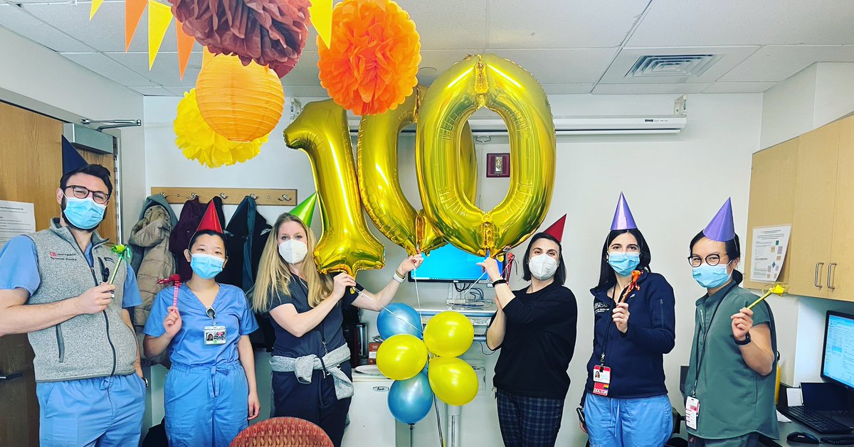 BUgeriatrics's tweet photo. It’s not too often that a patient turns 💯 in the hospital with us. And when they do, @BUgeriatrics @The_BMC brings the party to them 🎉 ! Happy birthday to our very special #centenarian. #thisisgeriatrics #thisis100 🎈💯 🎊 https://t.co/yZiVqiLso2