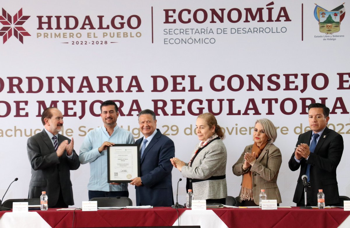 PJEHidalgo's tweet photo. En el acto, se realizó también la entrega de certificados PROREFORMA en Telecomunicaciones y PROSARE; asimismo, se aprobaron los lineamientos del programa anual de mejora regulatoria. https://t.co/wF76bkjmbl