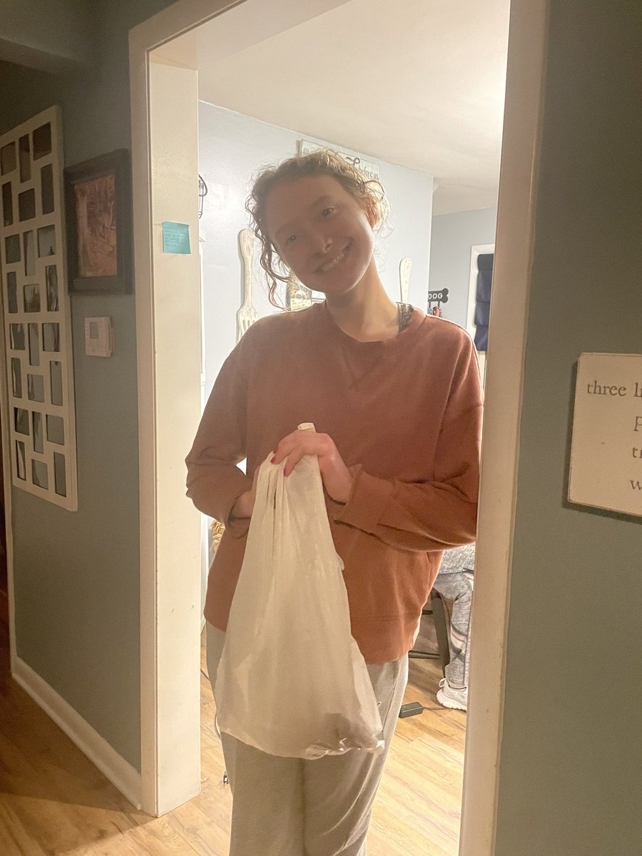 I bought Karli her favorite fries because she’s been feeling sick. 

I challenge <a href="/aveesolt/">Avelyn</a> to do a random act of kindness 

#LHSLeadership #GalesUnited
<a href="/LHSCoachConn/">Corey Conn</a>