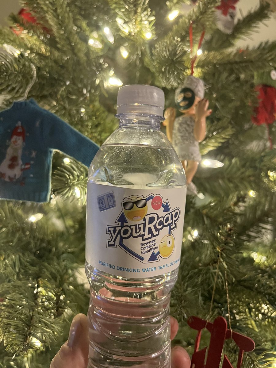 retniwpm's tweet photo. Make sure you’re still drinking water through the cold weather! #holidaysarecoming https://t.co/ObE9deIBiS