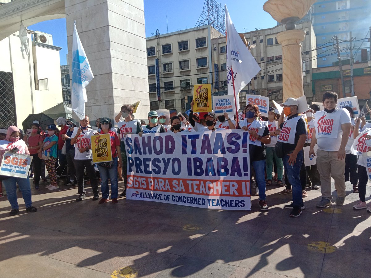 justin_dakom's tweet photo. 𝗛𝗔𝗣𝗣𝗘𝗡𝗜𝗡𝗚 𝗡𝗢𝗪 | Kasalukuyang nagtitipon ang iba't ibang progresibong grupo ng mga rallyista sa tapat ng Quiapo Church sa Maynila kasabay ng paggunita sa araw ni Andres Bonifacio.

@pupcocdakom https://t.co/V2O0Z0M5db