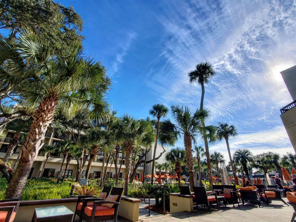 Can you guess this location? Here's a hint: this place is set on 11 acres of beautifully landscaped beachfront property and offers views of the Shipyard Plantation grounds, lush tropical gardens, swimming pools, and the ocean! 🌊 

📸IG: boodlesblue
