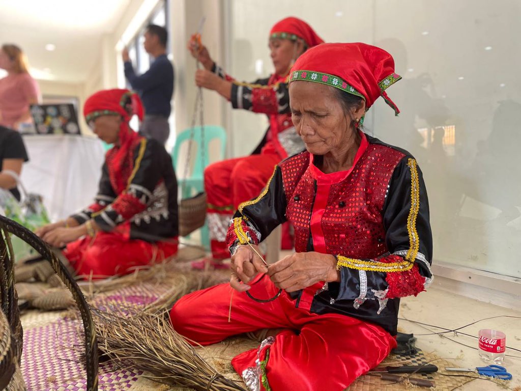 iamjaysrubrico's tweet photo. Kilala rin ang Dipolog City sa paggawa ng mga string instrument tulad ng gitara, banduria, ukelele at iba pa; at mga produktong gawa sa nito. @smninews @DZAR1026
#ExploreDipolog
#ZestFullyNatural #ZamboangadelNorte
#OnceAgainZampen
#ColorsofMindanao https://t.co/Cv96H0qNSt