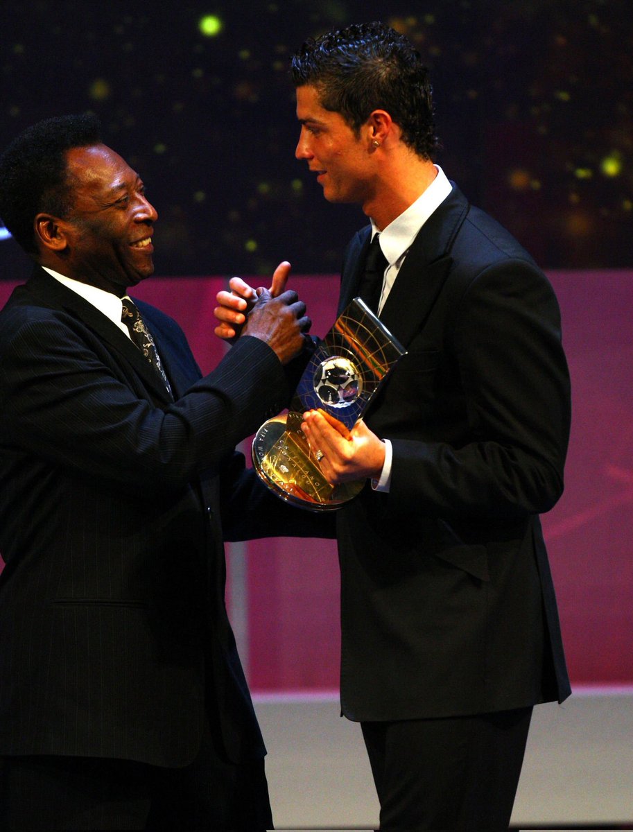 CristianoXtra_'s tweet photo. ❗️

OFFICIAL:

Cristiano won the Três Corações award from the Pele Foundation for his contribution to charitable causes and impact on society through supporting and empowering children and for educational, health and social efforts in the last 20 years.

[Via Instagram PELE] https://t.co/YDUagEUMnh