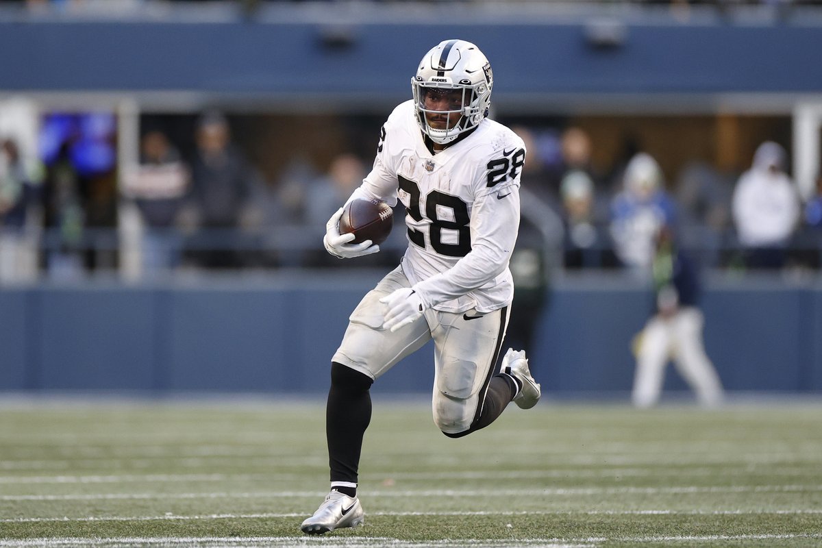 CBSSports's tweet photo. Josh Jacobs has more rushing yards (1,159) this season than the
Bengals
Chargers
Vikings
Dolphins
Rams
Buccaneers
Texans
Broncos https://t.co/xGhcJ7KpBT