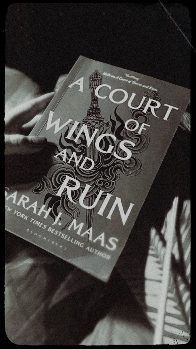 PollyannaOB's tweet photo. Breaking in my 30th Birthday with this🙌 Cannot believe I have only just recently discovered this series✨♥️ @SJMaas https://t.co/iiEoyZ59lO