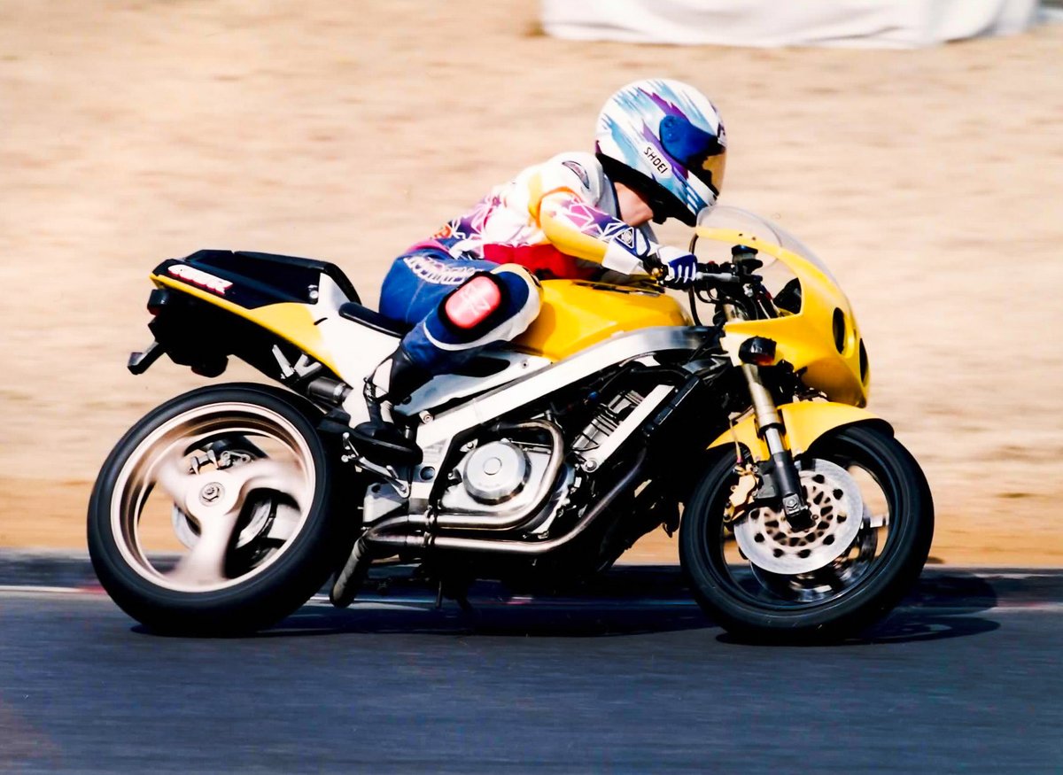 karokarotaro's tweet photo. #いいサンマルの日
カウルだけです。さーせんw
#RC31
#バイクはオーナーがいて完成する https://t.co/O12K4UhaT5