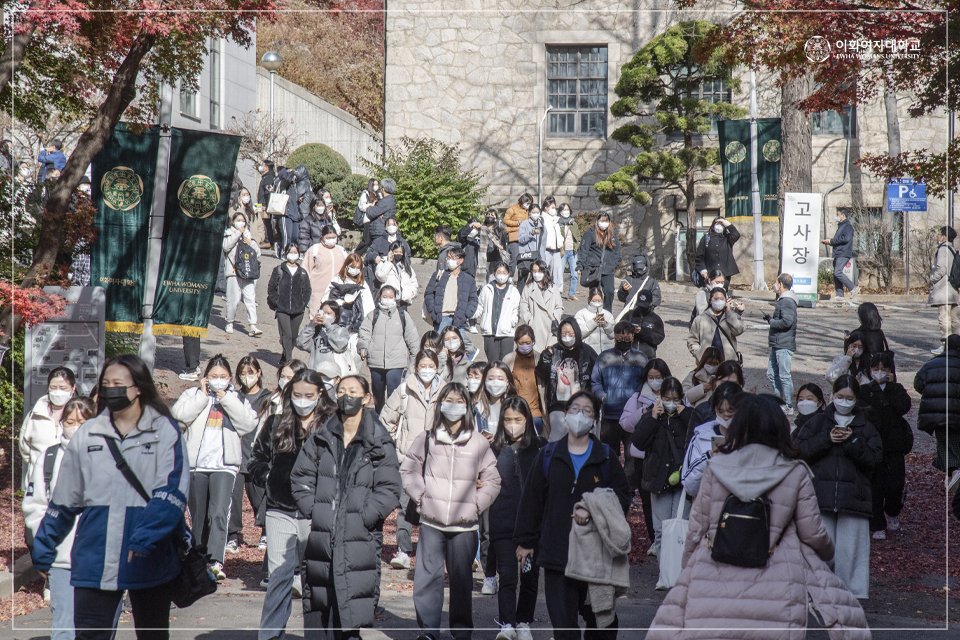 EwhaWomansUniv's tweet photo. On-site sketch of the essay test for the 2023 school year
You've all worked hard! See you at Ewha💚
#2023 #essaytest #GreenWaveforjuniorBeot #Ewha_Cheeringforyou #Youhaveworkedhard #EWHA #UNIV https://t.co/ZPVuZQ0ffo