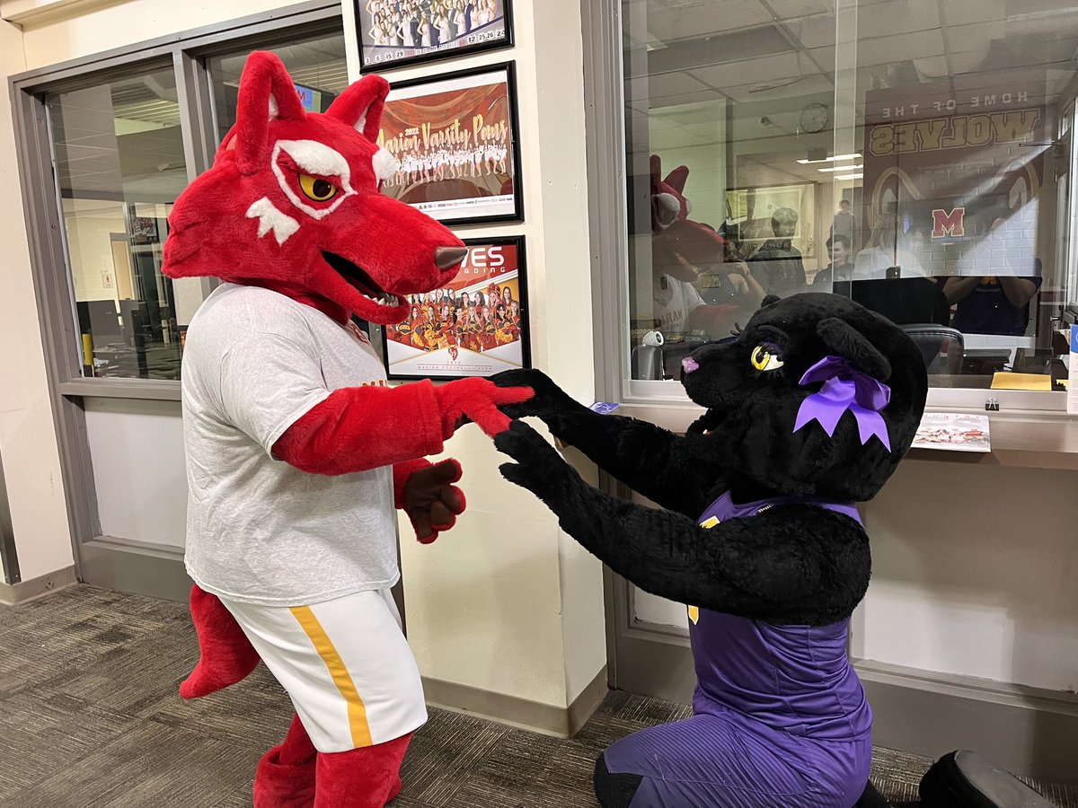 Marion_Wolves's tweet photo. A match made in Heaven! @unitkpanther and Big Red! @UNIAthletics https://t.co/gIdU5H95co