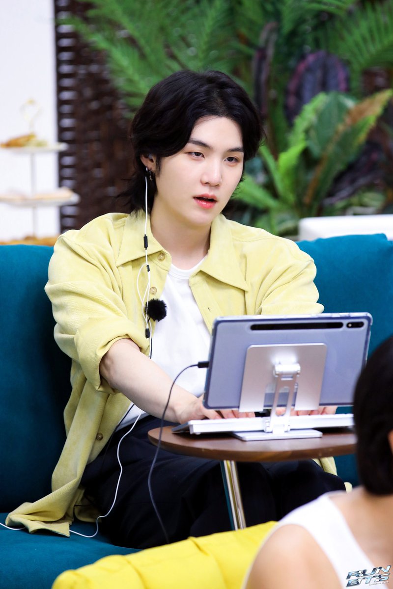 BTSpics_updates's tweet photo. [Behind Cut] (1)
Run BTS! 2022 Special Episode - ‘RUN BTS TV’ On-air Part 2 Preview 🎬

📆Nov 29th 9PM (VLive) 11PM (YouTube)

Kim Namjoon (RM)
Kim Seokjin (Jin)
Min Yoongi (SUGA)
Jung Hoseok (j-hope)

#BTS #RunBTSTVOnAir #RM #JIN #SUGA #JHOPE #남준 #진 #슈가 #제이홉 #방탄소년단 https://t.co/kwXtxSq9yz