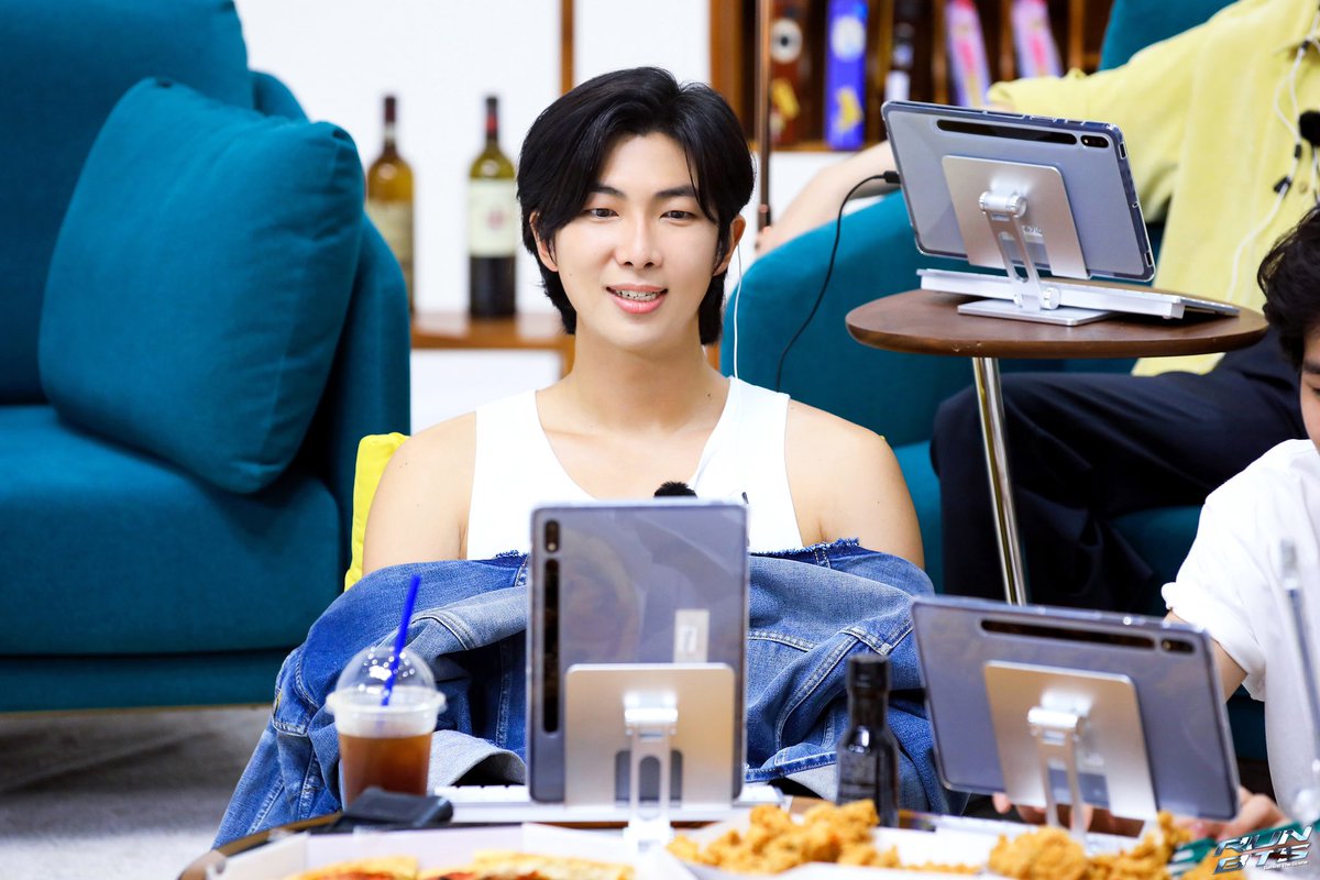BTSpics_updates's tweet photo. [Behind Cut] (1)
Run BTS! 2022 Special Episode - ‘RUN BTS TV’ On-air Part 2 Preview 🎬

📆Nov 29th 9PM (VLive) 11PM (YouTube)

Kim Namjoon (RM)
Kim Seokjin (Jin)
Min Yoongi (SUGA)
Jung Hoseok (j-hope)

#BTS #RunBTSTVOnAir #RM #JIN #SUGA #JHOPE #남준 #진 #슈가 #제이홉 #방탄소년단 https://t.co/kwXtxSq9yz