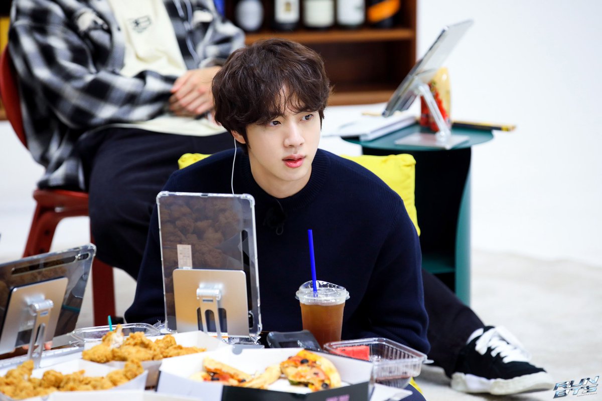 BTSpics_updates's tweet photo. [Behind Cut] (1)
Run BTS! 2022 Special Episode - ‘RUN BTS TV’ On-air Part 2 Preview 🎬

📆Nov 29th 9PM (VLive) 11PM (YouTube)

Kim Namjoon (RM)
Kim Seokjin (Jin)
Min Yoongi (SUGA)
Jung Hoseok (j-hope)

#BTS #RunBTSTVOnAir #RM #JIN #SUGA #JHOPE #남준 #진 #슈가 #제이홉 #방탄소년단 https://t.co/kwXtxSq9yz