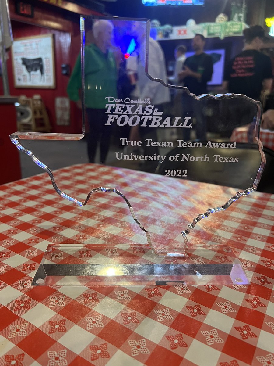 Love being able to recruit this great state and keep it’s players at home! Thank you to @dctf for the 1st annual True Texan Team Award! #GMG @THSCAcoaches