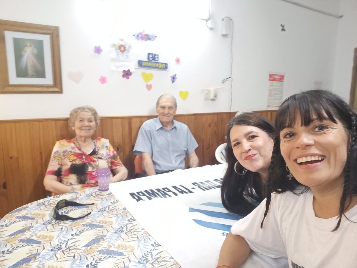 PAORUIZDIAZ16's tweet photo. 29/11.. #undiaparadarlapampa #undiaparadarAR en em Hogar de abuelos de sta rosa.. Don Bosco 13.. Graciass al equipo del Hogar..  graciass abuelos y flias presentes pasamos una tarde hermosa.. Paola Ruiz Díaz y Vanesa Andrea Cantante !!! GRACIASSSSS.. @UnDiaParaDarAR https://t.co/4lBgEl74sL