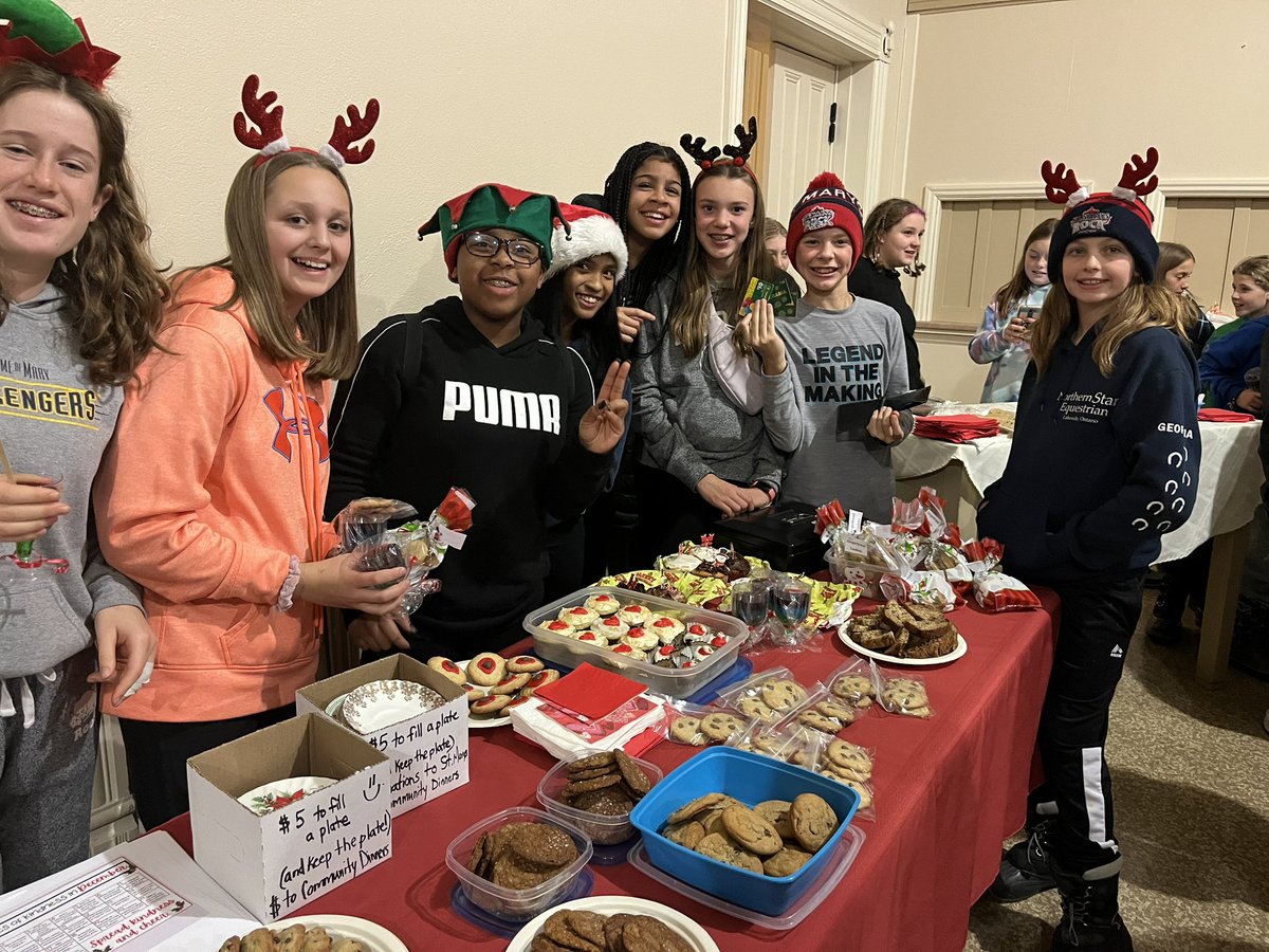 SarahBecker84's tweet photo. Proud of these Grade 7/8s of mine who offered to help today on “Giving Tuesday” with the kettle bell in support of the Salvation Army after school &amp; then over to the Giving Tuesday Auction to help with the bake sale! @HolyNameofMary #GivingTuesday2022 #bettertogether ❤️ https://t.co/OAa3Ve3Iin