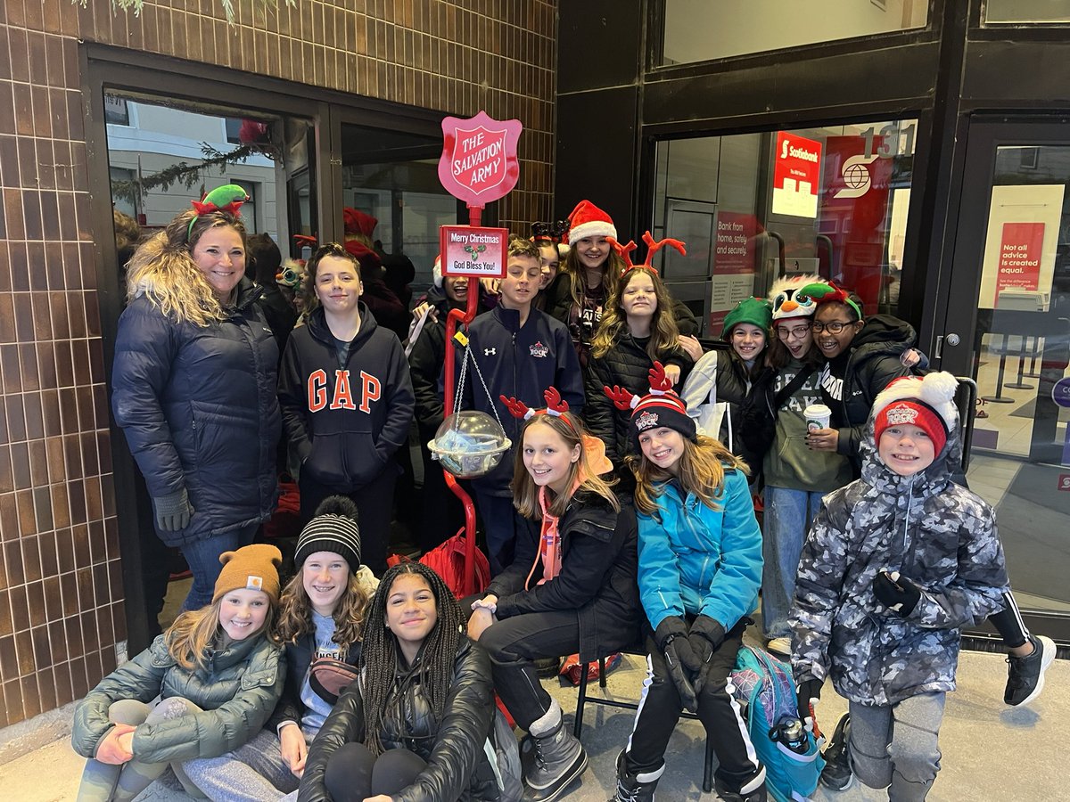 SarahBecker84's tweet photo. Proud of these Grade 7/8s of mine who offered to help today on “Giving Tuesday” with the kettle bell in support of the Salvation Army after school &amp; then over to the Giving Tuesday Auction to help with the bake sale! @HolyNameofMary #GivingTuesday2022 #bettertogether ❤️ https://t.co/OAa3Ve3Iin