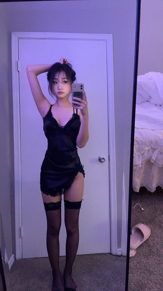 Apeachy77's tweet photo. hair up or down ? :3 https://t.co/Th0HMqacRM