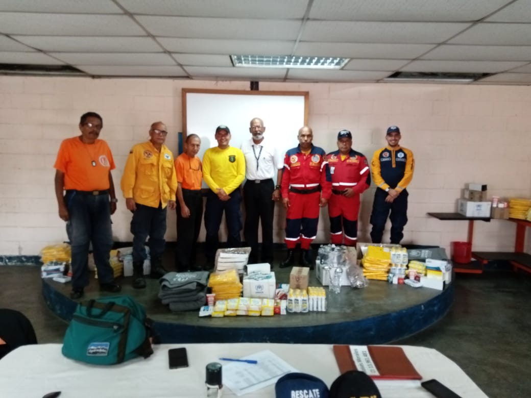 Entrega de insumos por parte de Fevesar a intitucion Agremiadas.
#soyfevesar
<a href="/FEVESAR_Cabbo/">Fevesar Carabobo</a> 
<a href="/fevesar_ong/">FEVESAR</a> 
<a href="/pcivil_carabobo/">Protección Civil Carabobo</a>