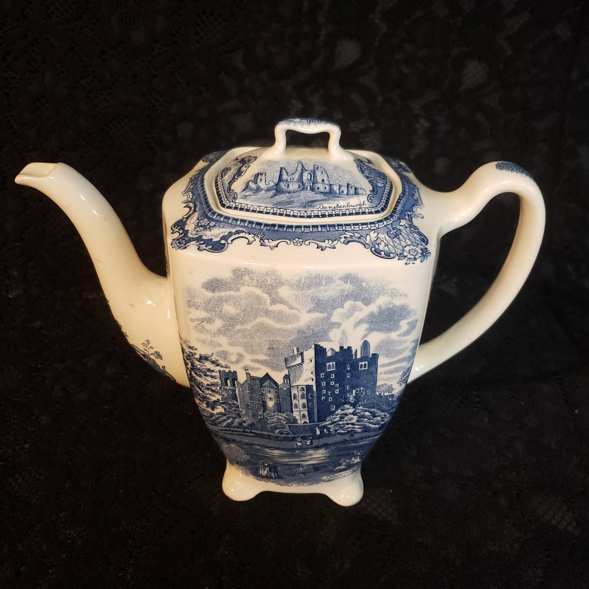 Lyn_Bluefish901's tweet photo. Johnson Brothers Old Britain Castles Stoneware, Blue Transferware, Large Square Coffee Server, Elegant Kitchen Dining Decor, Prop, PERFECT https://t.co/stDGreKFtF #Etsy #EAPG on Etsy #AmazingFunVintage.etsy.com #Vintage #CoffeeServer https://t.co/D6ZSKpfAxZ
