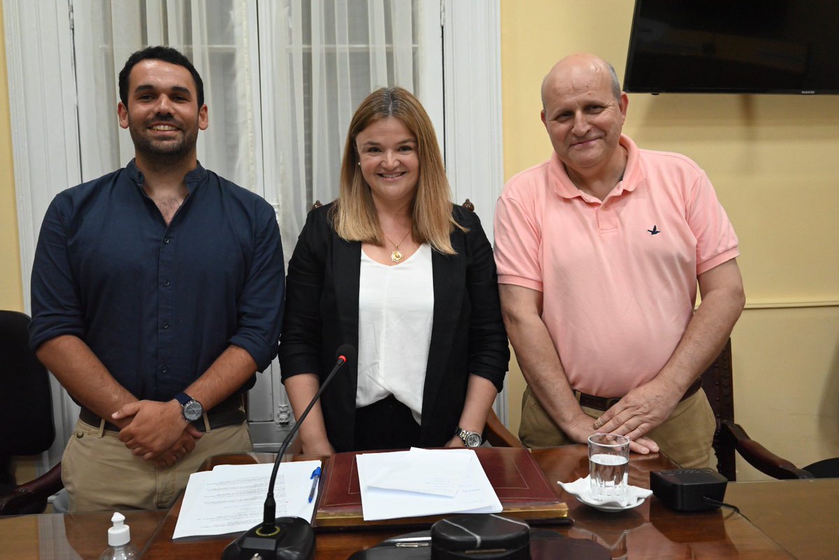 lavalleja22's tweet photo. Hoy asumió la Dra María Noel Pereira Saravia como presidente de la junta departamental de Lavalleja, Emilio Cáceres como 1er Vice y Hugo Olascoaga como 2do Vice . Todos excelentes compañeros pero sobre todo grandes personas. Me quedo contento del cambio y del gran equipo formado. https://t.co/nptjgDtzfe