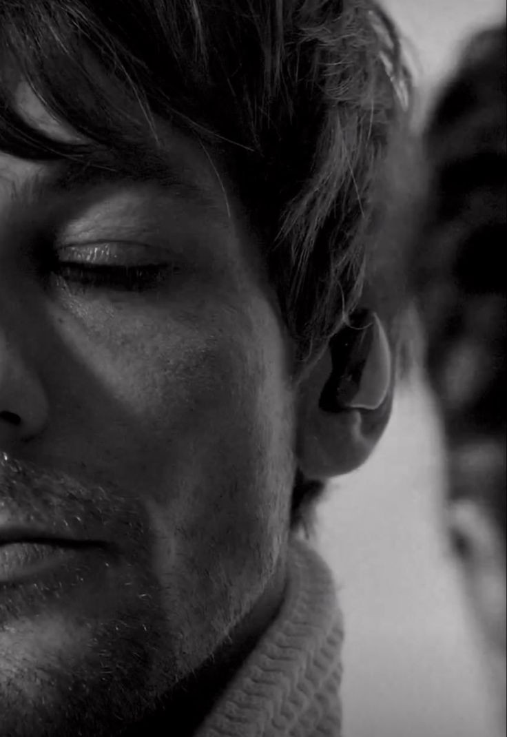 louis in black & white ◟̽◞̽ (@bwlouisbot) on Twitter photo 
