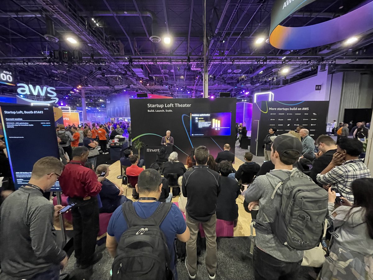 AWSstartups's tweet photo. The last #StartupLoft session of the day is packed with AWS' David Solomon. When it comes to optimization, everyone wants to learn actionable steps for immediate results. #reInvent2022 https://t.co/Ztr46q6md3 https://t.co/bsk38lz3OC