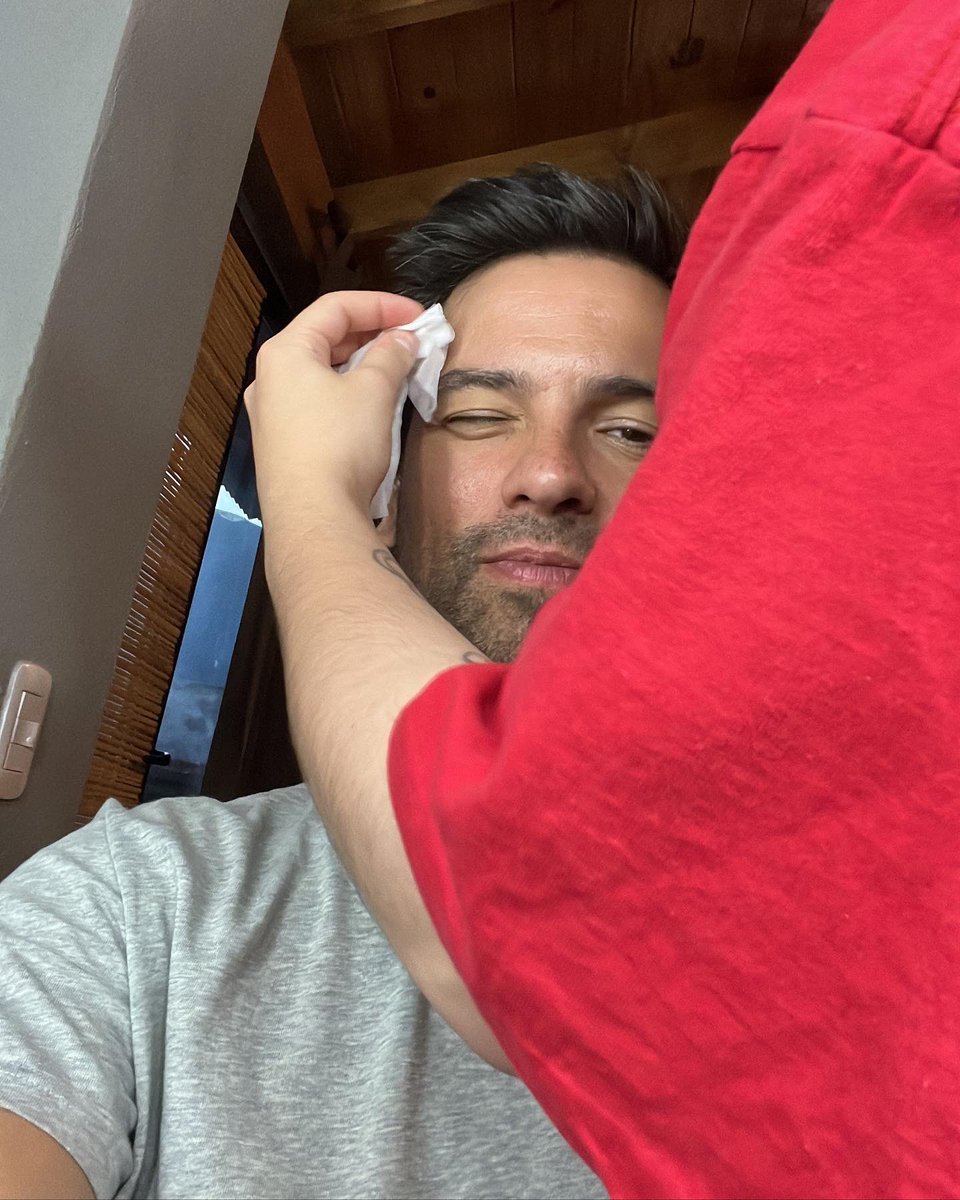 LeandroLeunis's tweet photo. Carrete random! Cada vez más cerca! @hoteldefamosos por @eltreceoficial @BoxfishTv @pampitaoficial @OliveriGabriel @juan_miceli 💪🏼🍀👍🏼 https://t.co/GW4WXwye8l