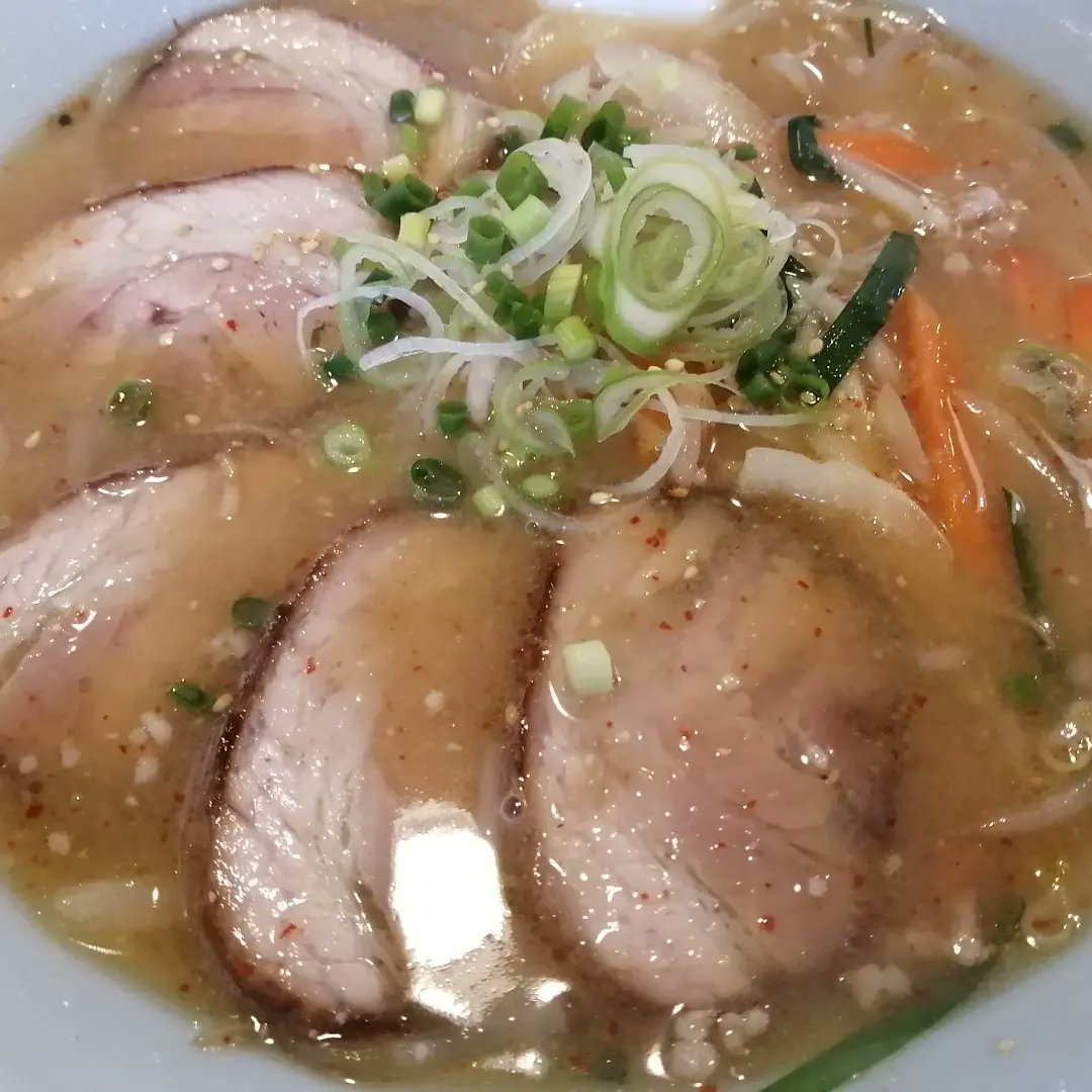 DAIAZU2's tweet photo. ここの味噌ラーメンは
中毒性あり
チャーシューが美味しいと
チャーハンも美味しい😆

わざわざ行く価値あり
西会津　野沢　えちご家🍜 https://t.co/JTSCL98RIM