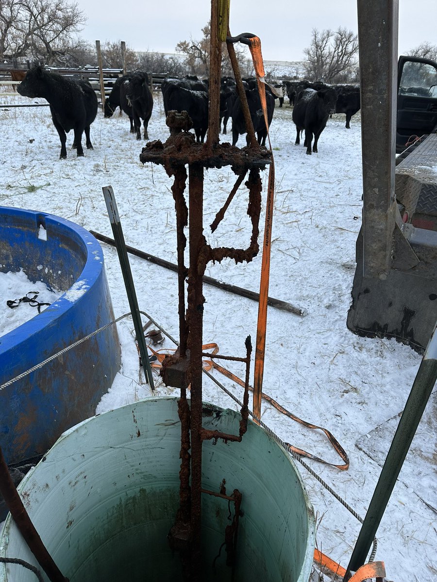 _Mo_Angus_'s tweet photo. Just replace the pump they said, it will be easy they said.#wasntexpectingthat https://t.co/jZG0HPyZVp