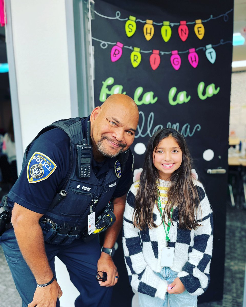 Officer Page caught this dragon doing something good…He awarded her for standing out among her peers while walking down the hallway today!  #inspireexcellence #dragonproud #jesfamily <a href="/Jack_D_Johnson/">Jack D. Johnson</a> <a href="/SouthlakeDPS/">Southlake DPS</a>