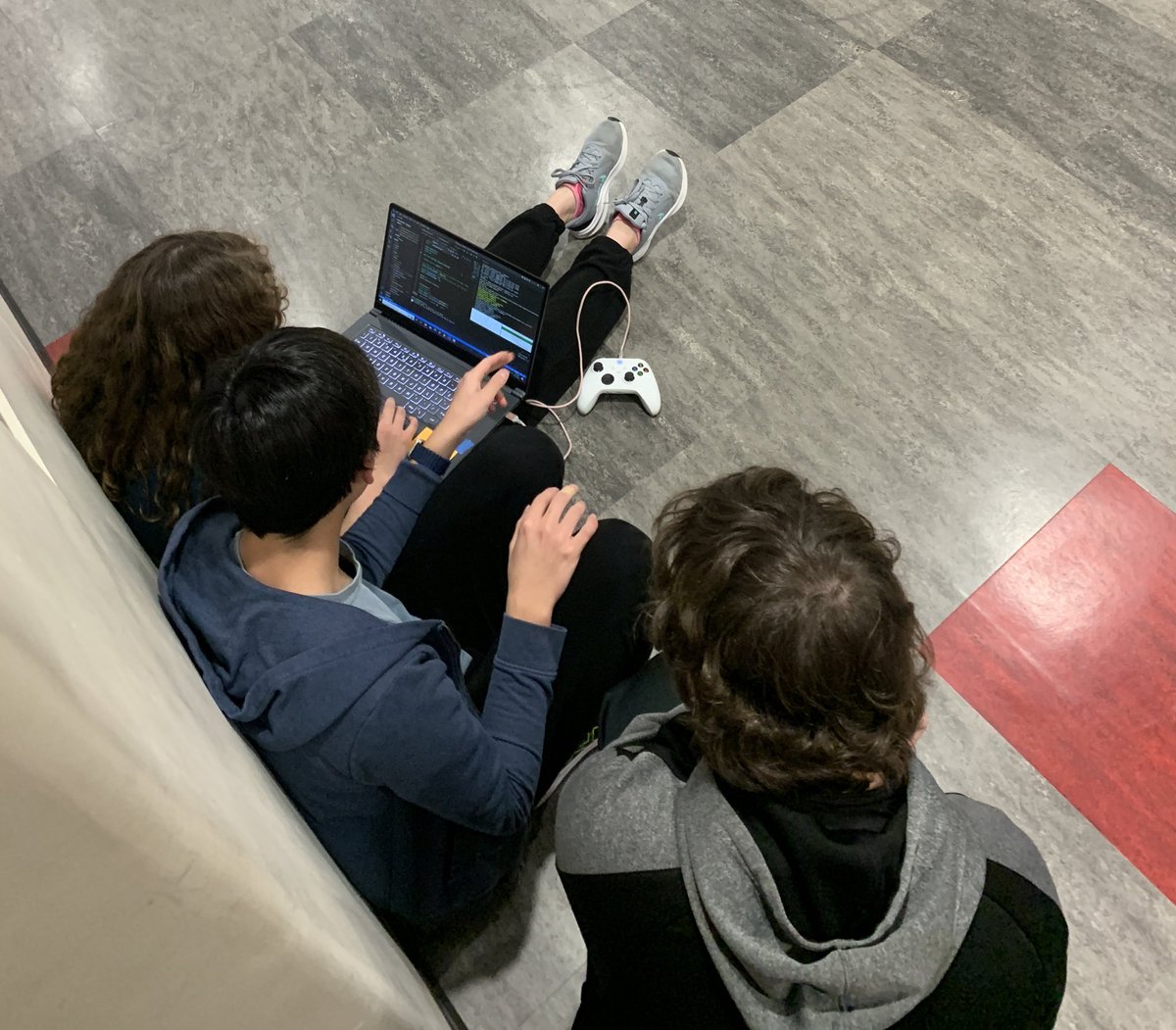 Cyberhawks706's tweet photo. the programming trio back at it!! 💻👩‍💻🧑‍💻 https://t.co/UJ99VL2SQQ
