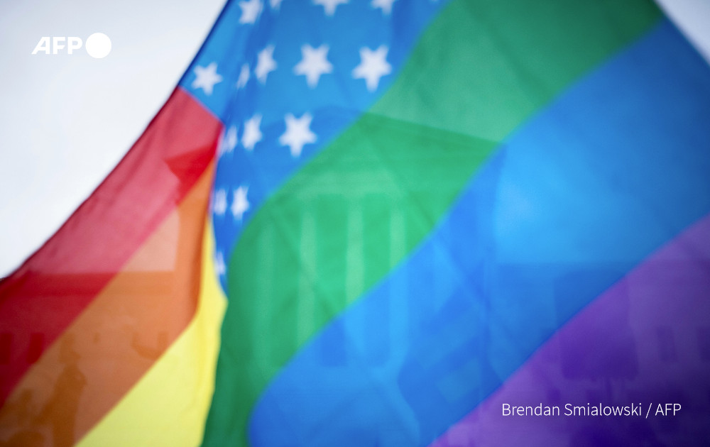 AFP's tweet photo. #UPDATE US Senate passes landmark bill protecting same-sex marriage, as lawmakers from both parties move to forestall the possibility of the conservative-led Supreme Court taking away this right as it did with abortion

https://t.co/kKqQinexbx https://t.co/RlBT9xhn6u