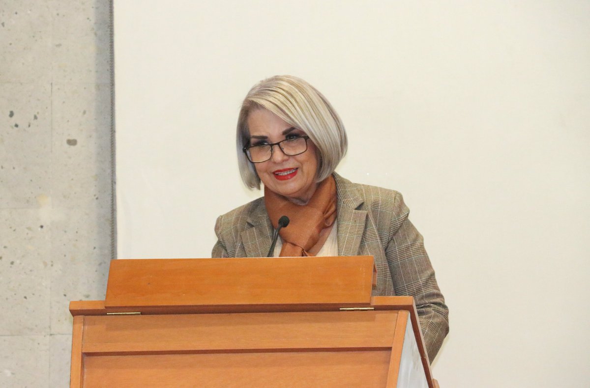PJEHidalgo's tweet photo. La Magistrada Presidenta @Rebeca_AladroE felicitó a las y los recién certificados y los invitó a aplicar sus conocimientos y capacidades al servicio de la población usuaria que acude para resolver sus conflictos con humanismo, solidaridad, ética, profesionalismo y eficiencia. https://t.co/nLCX4So98Y