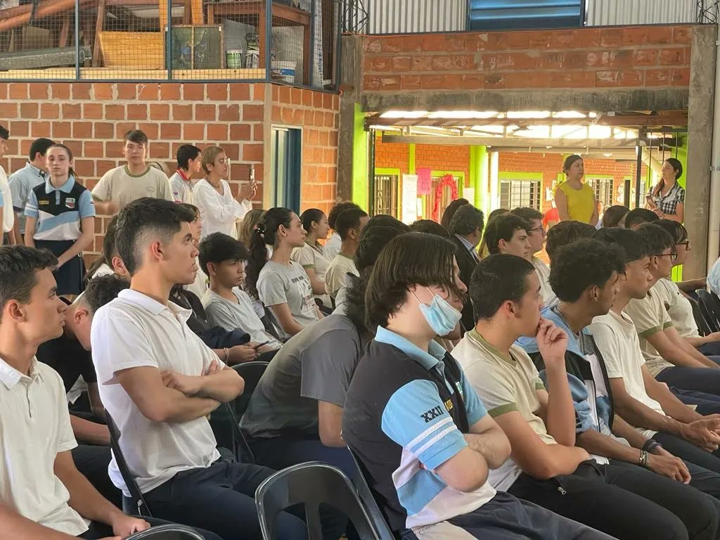 DecutRojas's tweet photo. Feliz de acompañar el lanzamiento de las nuevas carreras en el Instituto Superior Yabotí. Misiones se consolida con una variada oferta educativa, basada en el desarrollo de nuevas capacidades y saberes para nuestros jóvenes con talante emprendedor. https://t.co/qHW6YQebTO