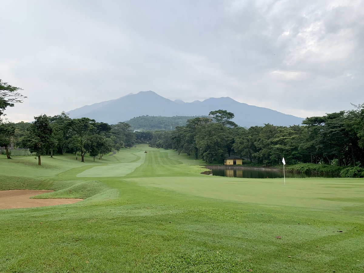 John_6olfer's tweet photo. @realGolfchat John back at my summer home in Indonesia 🇮🇩. Played and had fabulous round #Golfchat https://t.co/SVowHehMjj