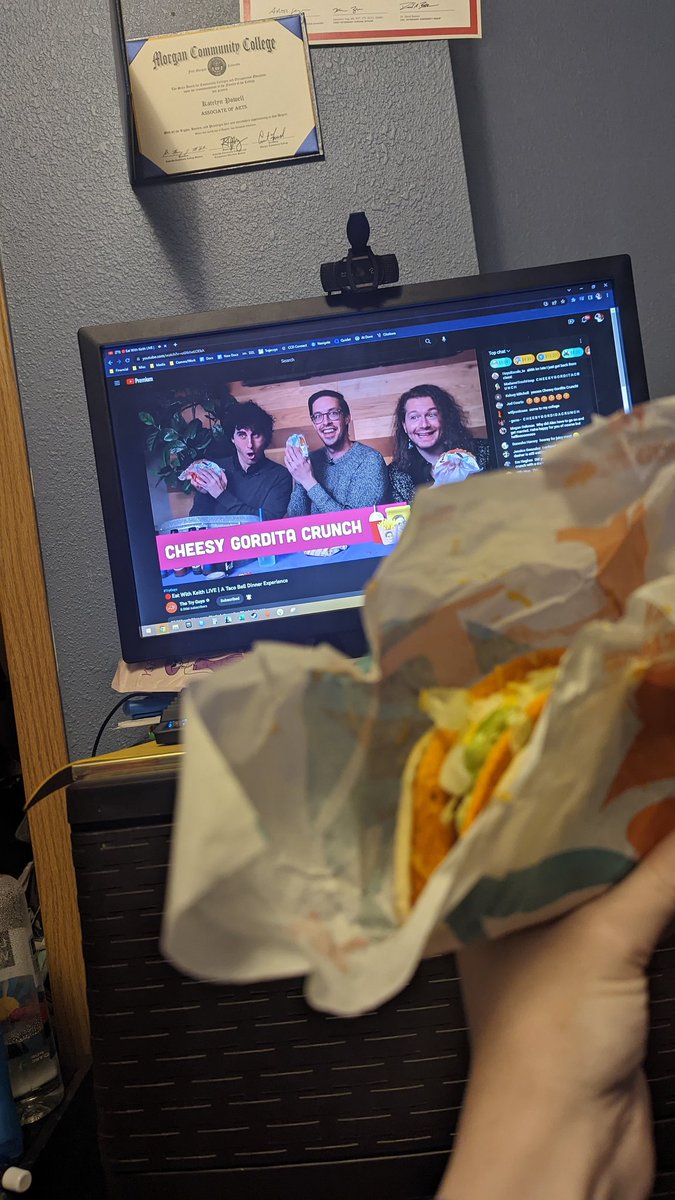 KatePowellCO's tweet photo. @KeithHabs @i8athumbtack @lewberger @Hughiestonefish @tryguys got a dorito cheesy gordita crunch because I can't be stopped 😈 https://t.co/q7Mr6Gpn54