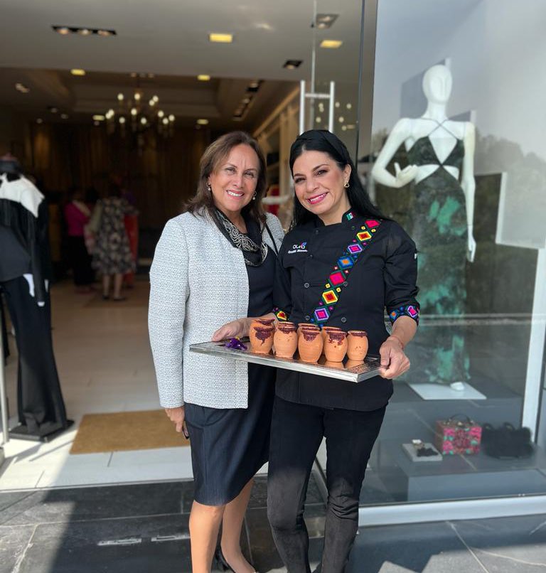 gracielamontano's tweet photo. Cantaritos de @BarroAprobado @PureEarthMexico @PureEarthMexico con Heidy de Perú en @lydialavin https://t.co/wKPG5aQRCT