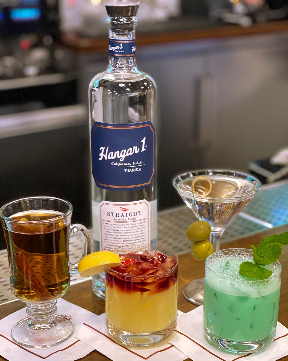 TheOlympicClub's tweet photo. Join us in Article III this holiday season for numerous drink specials 🍸 Not only will all cocktails with Hangar 1 vodka be a mere $8, but our F&amp;B team has created three specialty cocktails just for our Olympians! #OlympicClub #OCdining #HappyHolidays https://t.co/JoGCmq6Pym