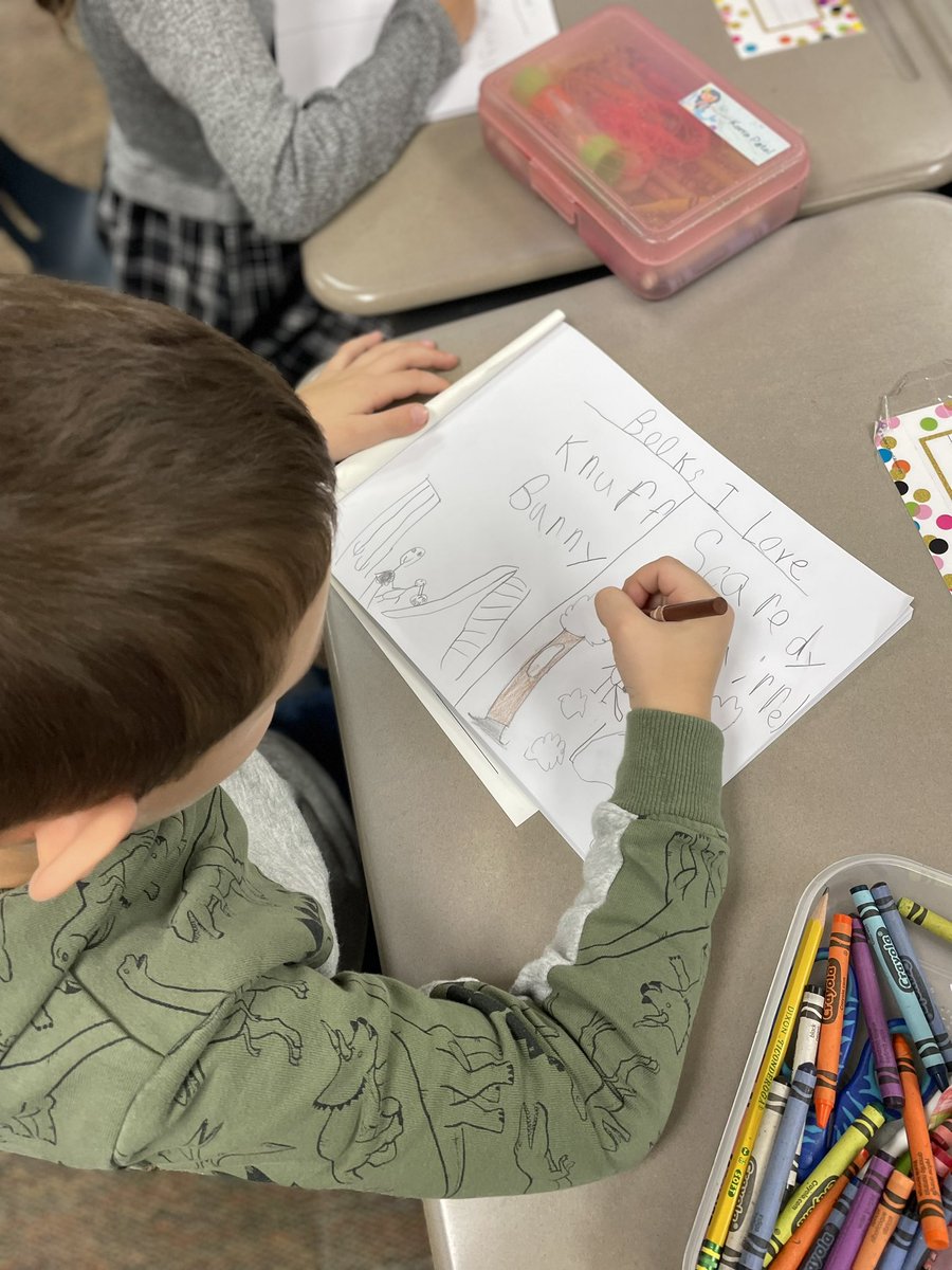 marnellandrea29's tweet photo. Today we worked in our reader’s notebook. We brainstormed some of the books that we love. Then students picked 2 books that they love and drew pictures of those books. @VV_Voyagers #fabulousfirsties #welovebooks #readersnotebook #artists https://t.co/yjdT20DKNH