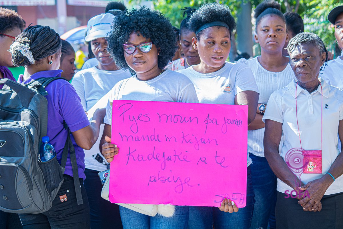 SOFA_Ayiti's tweet photo. Nan lansman 16 jou aktivis sou Vyolans k ap fèt sou Fanm ak Tifi, SOFA te òganize yon mach nan vil Jeremi jou ki te 25 novanm 2022. Mach sila se te pou denonse zak vyolans Fanm ak Tifi ap sibi nan sosyete a!
#16jou
#Fokvyolanssoufanmaktifisispann
#Naprekonstwitetnouansanm https://t.co/IXNjYGdAJk