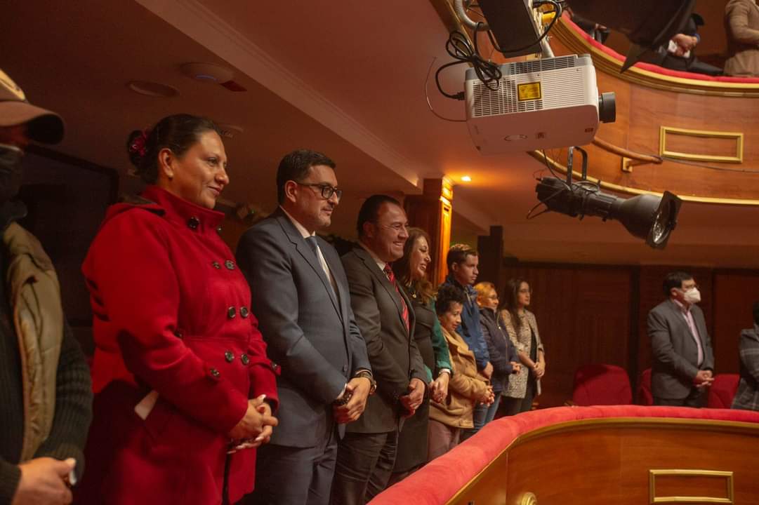 NapoCadena's tweet photo. La Orquesta Sinfónica Municipal, un verdadero orgullo para los #riobambeños.
Compartimos la alegría de lo que fue la conmemoración del séptimo aniversario de creación de la #OSMUR en el #TeatroLeón. https://t.co/qyDPKh6Xv8