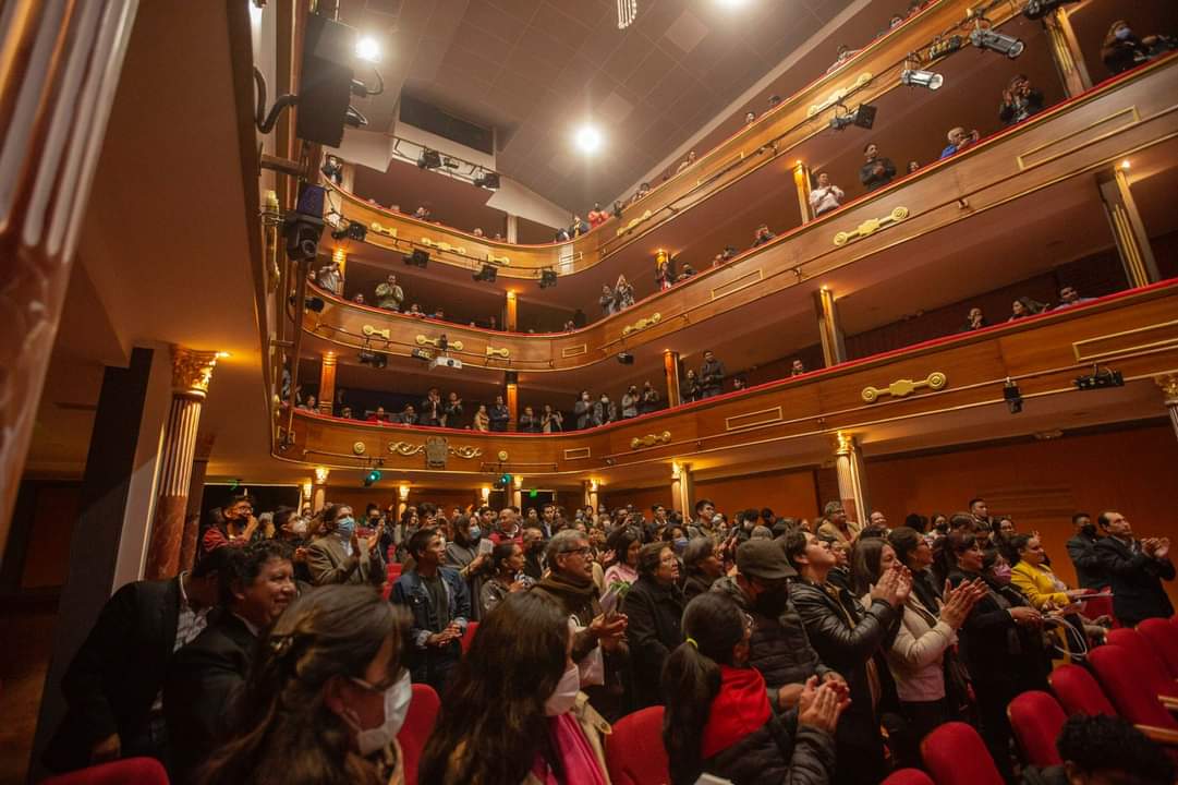 NapoCadena's tweet photo. La Orquesta Sinfónica Municipal, un verdadero orgullo para los #riobambeños.
Compartimos la alegría de lo que fue la conmemoración del séptimo aniversario de creación de la #OSMUR en el #TeatroLeón. https://t.co/qyDPKh6Xv8