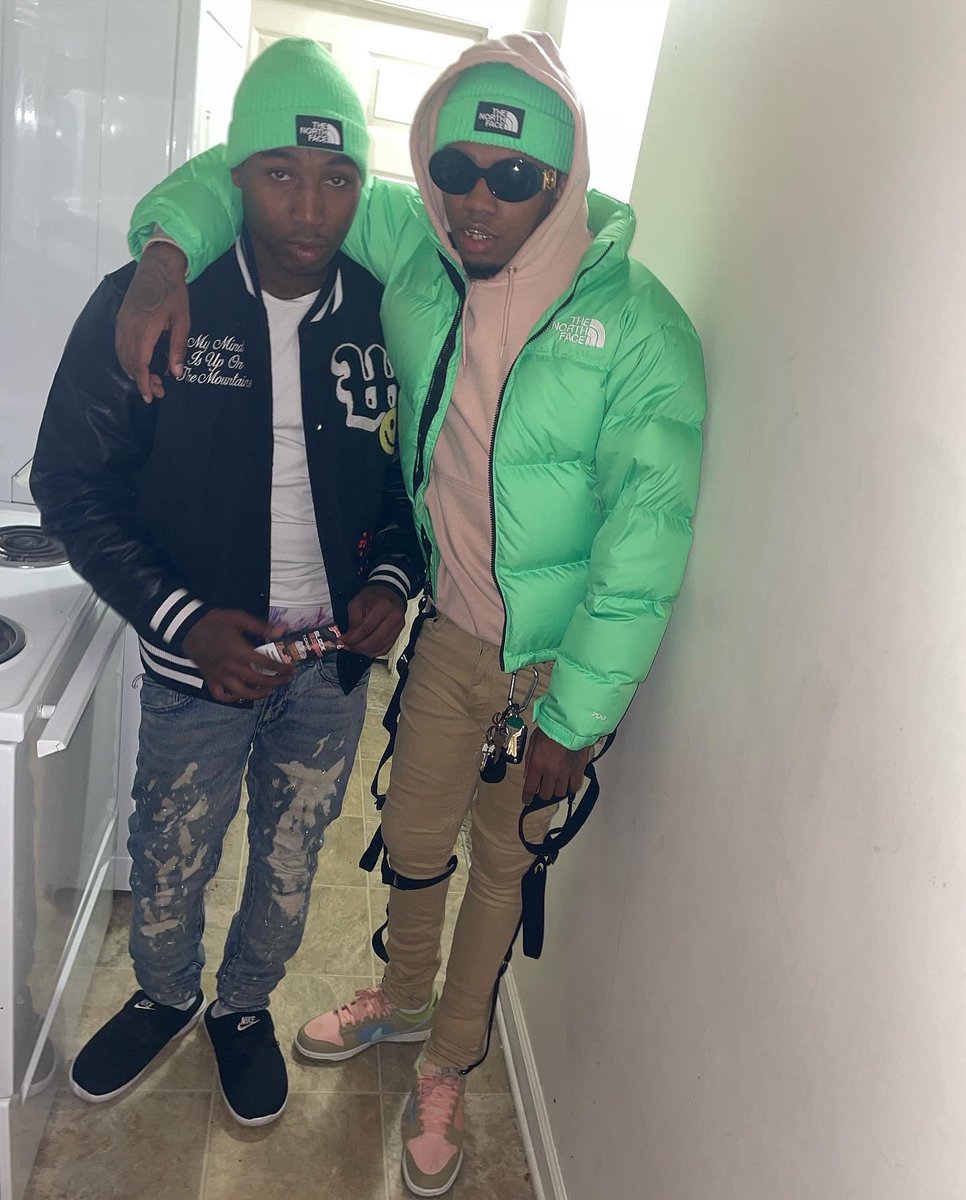 Tay2g_'s tweet photo. Everybody Turnt Don’t Ask Me Who Dem Shooters Is 💥 https://t.co/RD0BQnhfN0