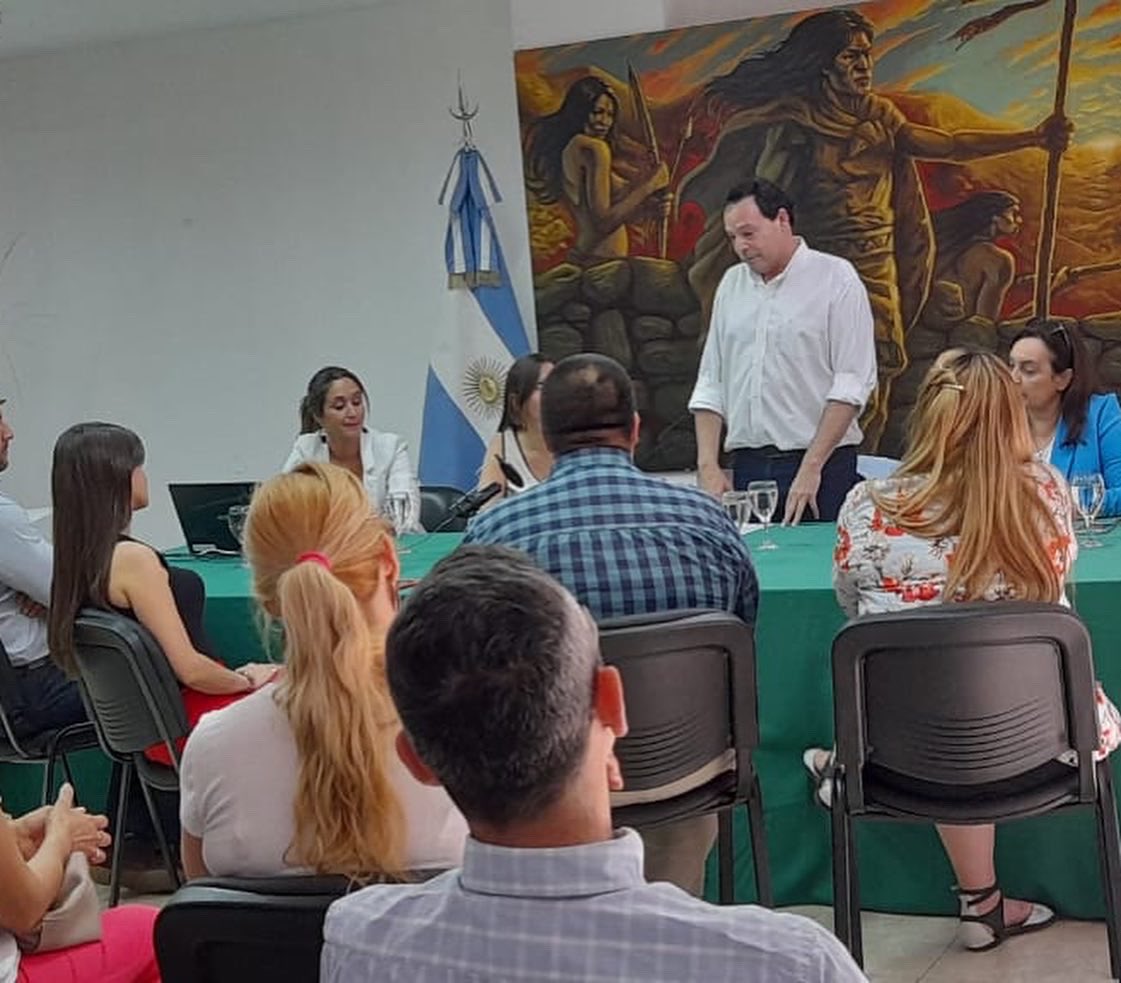 Seguimos asociándonos para construir colectivamente y hacer más eficientes los recursos , hoy firma de convenio con la Defensoría del Pueblo que estuvo a cargo del Ing . <a href="/lalocobosing/">Eduardo Lalo Cobos</a> . 
#IgualdadDeOportunidades
LeonorGarcia Andrade <a href="/MDSTuc/">Desarrollo Social</a> <a href="/GobiernoTucuman/">Gobierno de Tucumán</a>