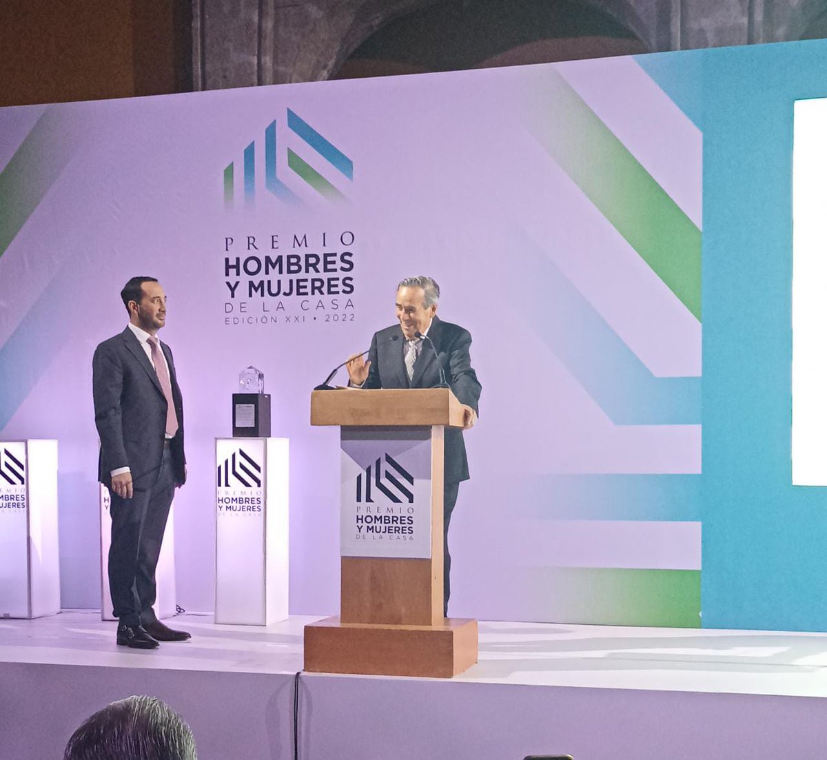 "Mi misión es desarrollar líderes que han salido triunfantes, personas que se superan cada día", Juan Jose Errejón, fundador de <a href="/TyAOficial/">Tierra y Armonia</a>  y ganador del #PremioHyM 2022 en la categoría #Cimientos 🏆