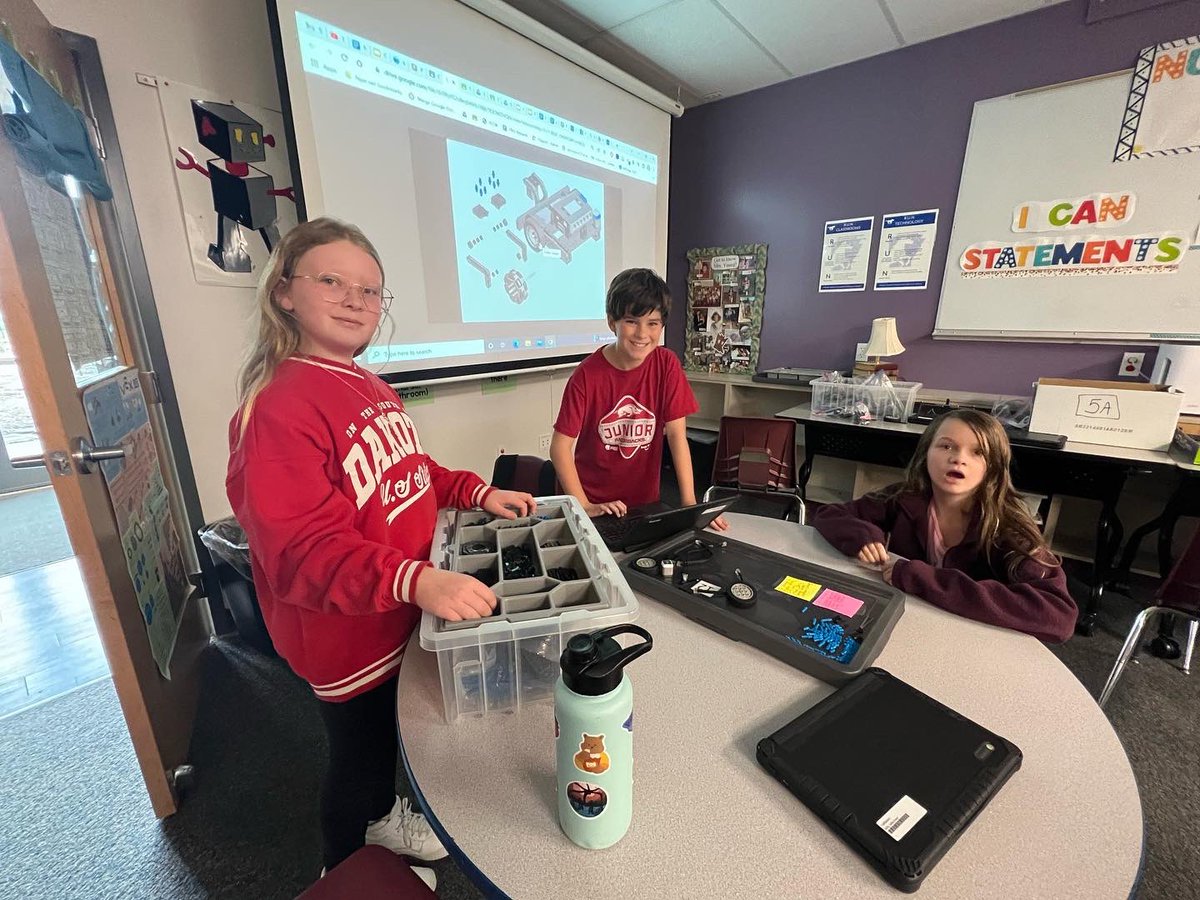 McNairMiddleSch's tweet photo. Our Robotics students are excited to build their chassis! #mustangsrun #rockitout #collaborativegroups #problemsolving https://t.co/Fw0fA3oA6l