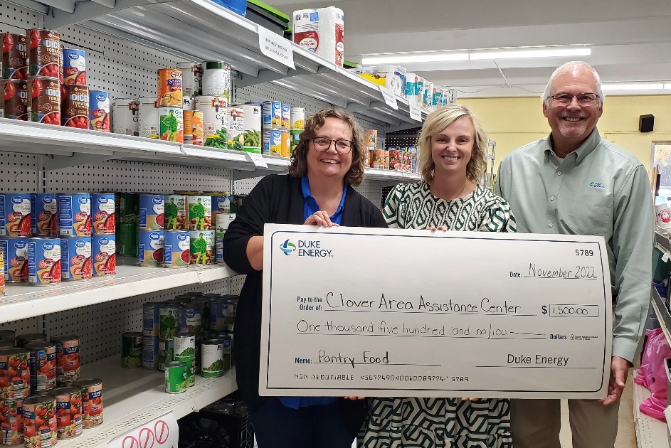 DukeEnergySC's tweet photo. So proud of the @DukeEnergy South Carolina team on this #GivingTuesday as we close out a fantastic initiative to fight hunger in our state. Trying to keep up with their #surcee grant tweets today was hard but I hope we highlighted the great work these nonprofits do every day. https://t.co/FX6zOg0V5F