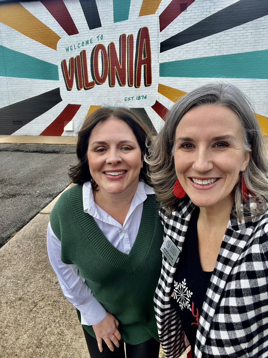 JessicaSaum's tweet photo. I had a wonderful day with my friend Jennifer Jensen at Vilonia School District today. Vilonia is doing amazing things and I cannot wait to go back! #TeachArkansas #ATOY2022 #UnitingAll #inclusion @ArkansasEd https://t.co/yF5Fm0pd9w