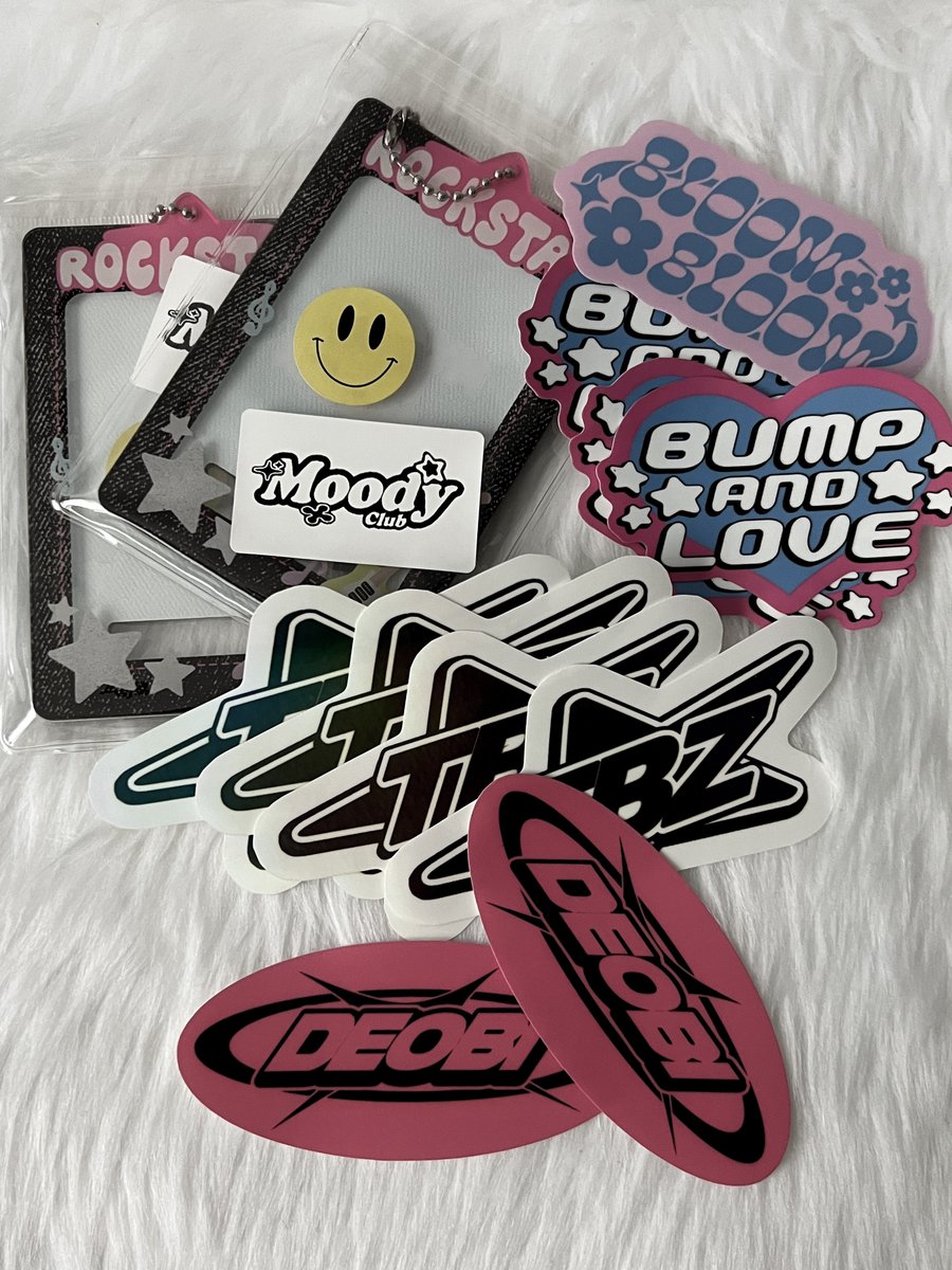 iovszun's tweet photo. #iovsun .ᐟ
thank uuu so much @damselet for doing the pasabuy 🤍🤍 hassle-free transaction and tysm for accommodating all of my requests!
& super cute items + stickers from moody club 🥹 my the b heart is v happy w this purchase !!!
( 🎱 ) @we_are_moody https://t.co/HWe4RfACt7